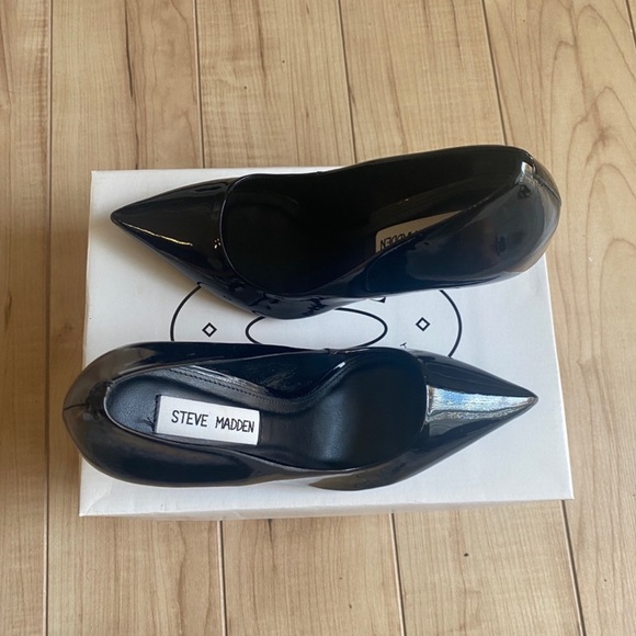 SOLD - Pumps - Picture 3 of 5